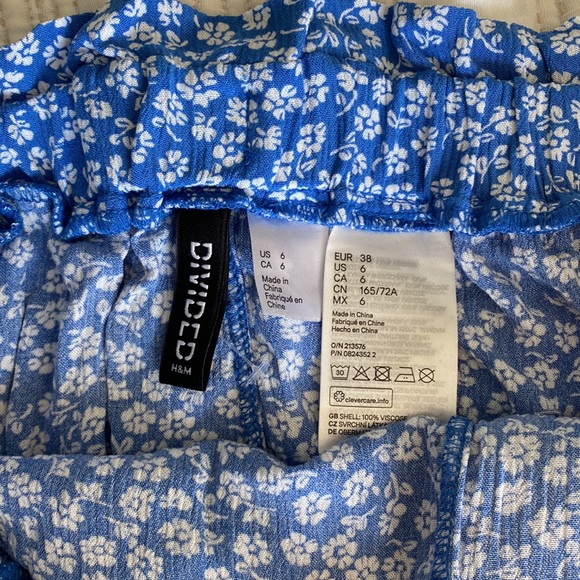 H&M Divided High Waisted flowy short - Picture 3 of 3